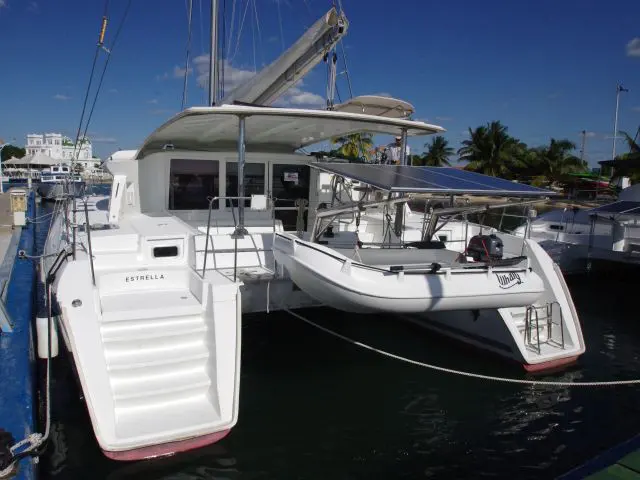 Estrella Lagoon 421