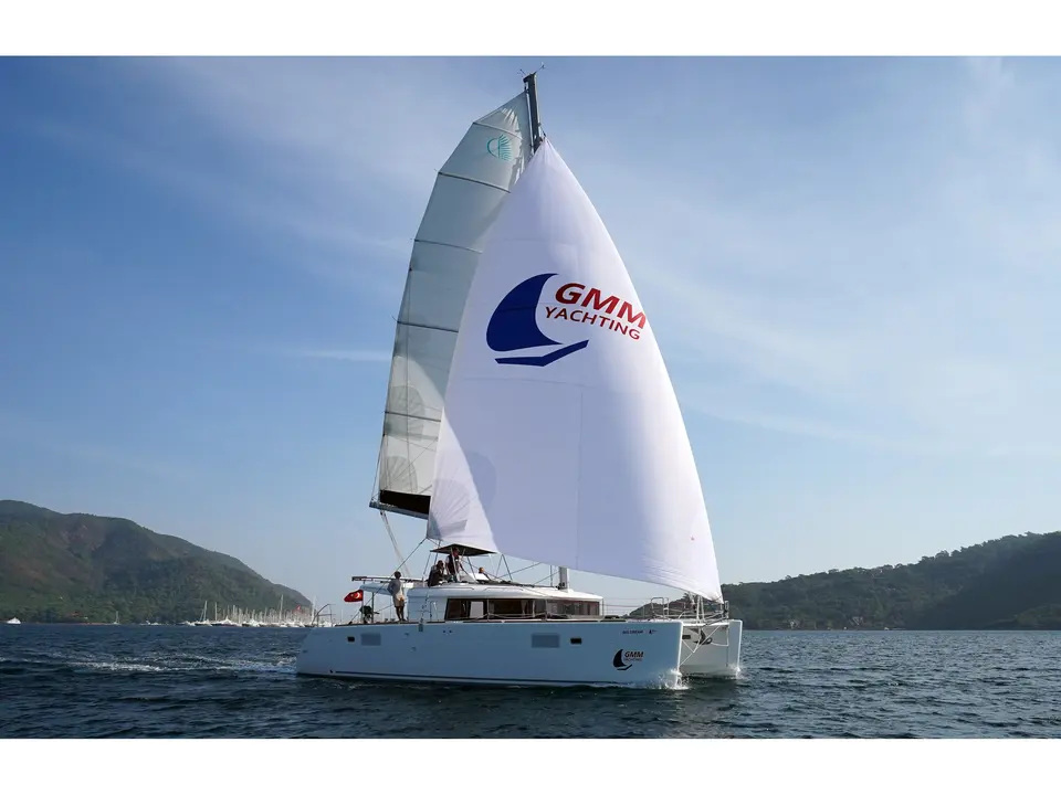 Big Dream Lagoon 450 Fly
