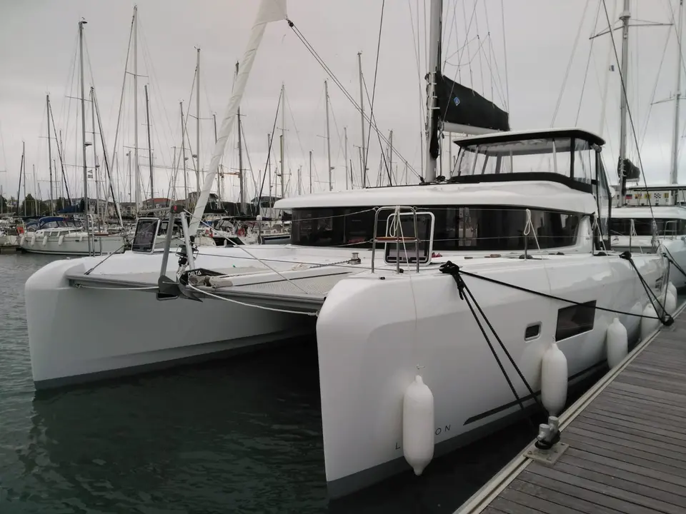 Premium Lagoon 42