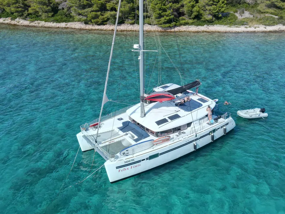 Felix Finis Lagoon 450 Sport