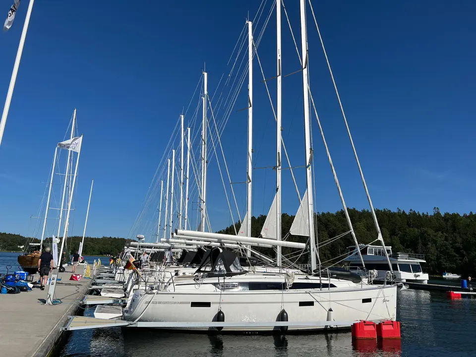 Sixteen Bavaria 37 Cruiser