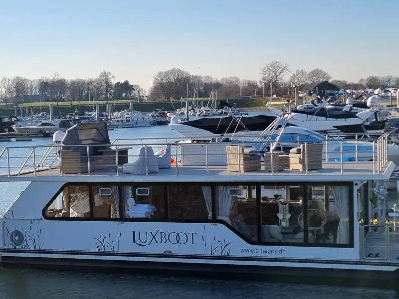 Laflora Houseboat
