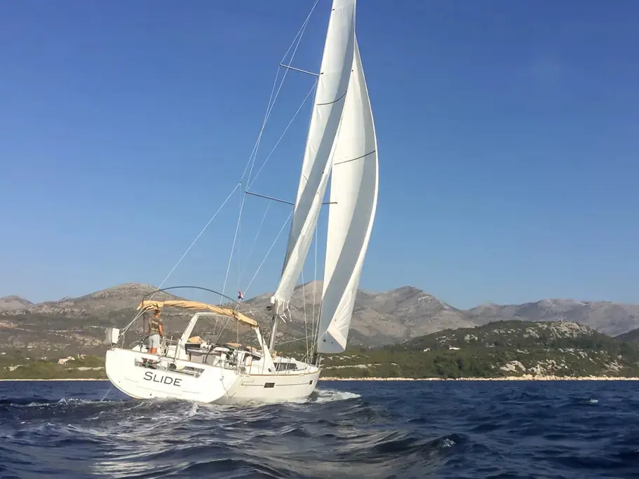 Slide Oceanis 45