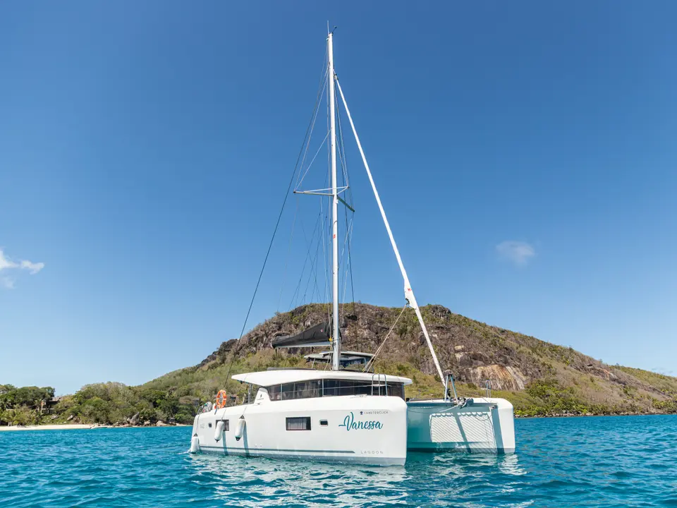 Vanessa Lagoon 42